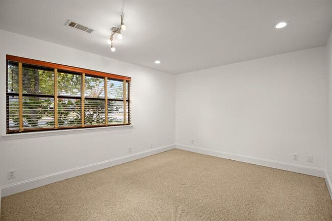 Building Photo - 2508 Marlton Dr