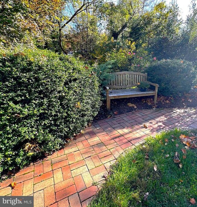 Building Photo - 623 Sean Dr