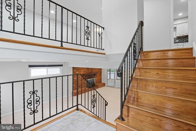 Building Photo - 5023 King Richard Dr