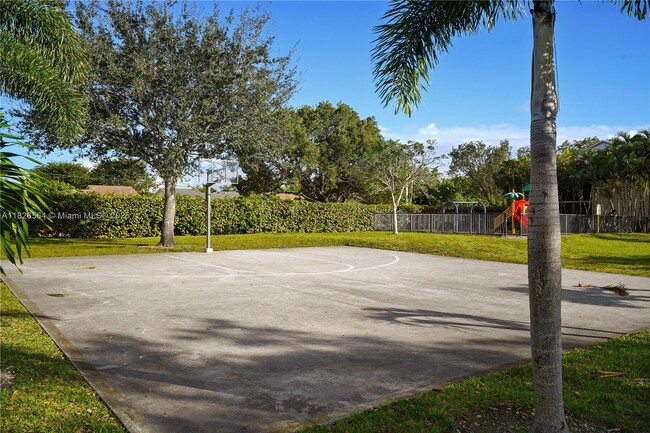 Building Photo - 1160 Washington Cir