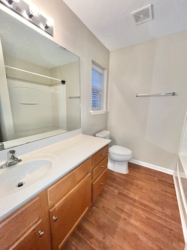 Building Photo - Spacious 3 Bedroom Townhome in Bridford Downs