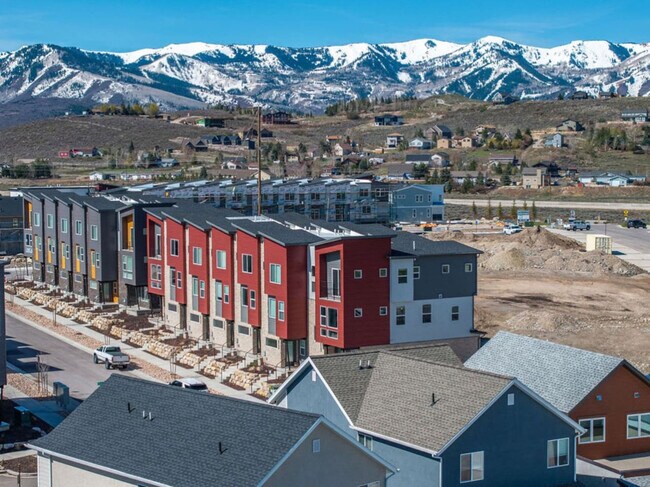Building Photo - 6831 Silver Creek Dr