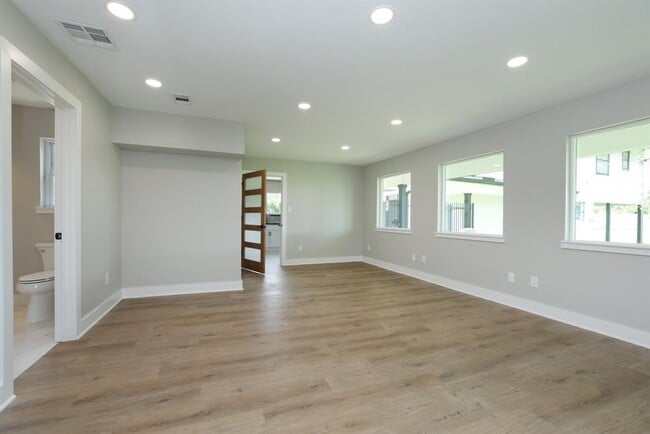 Building Photo - 16435 Telge Rd