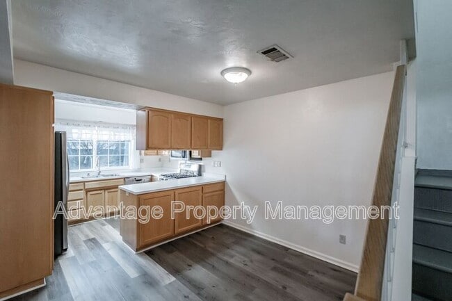 Building Photo - 2872 Raleigh Ct SE