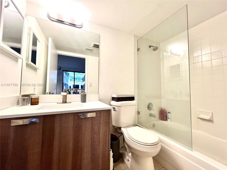 Building Photo - 540 Brickell Key Dr