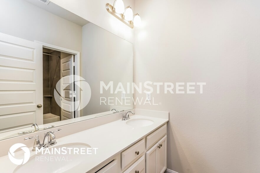 Building Photo - 9826 Rugged Oaks Dr