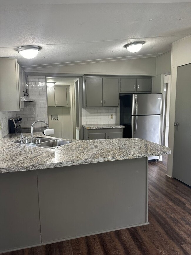 Building Photo - 103 Davis Rd E