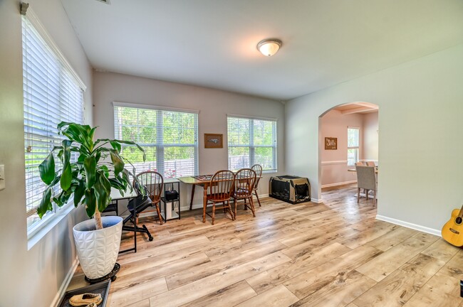 Building Photo - 412 Ponzer Ct N