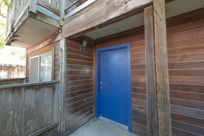 Building Photo - West Campus condos in small complex! W/D i...
