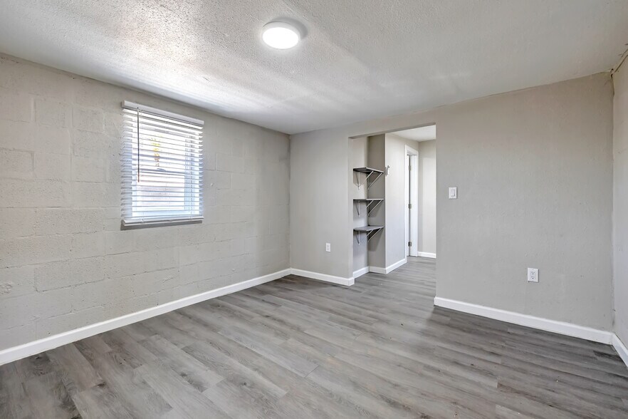 Building Photo - 3901 W Hadley St