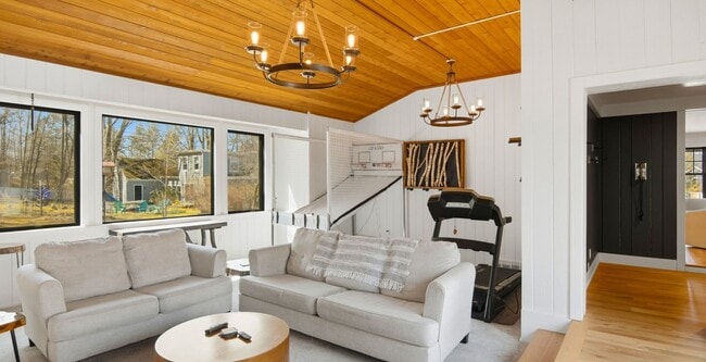 Building Photo - Furnished Executive Extended Stay Rental on Old Mission Peninsula