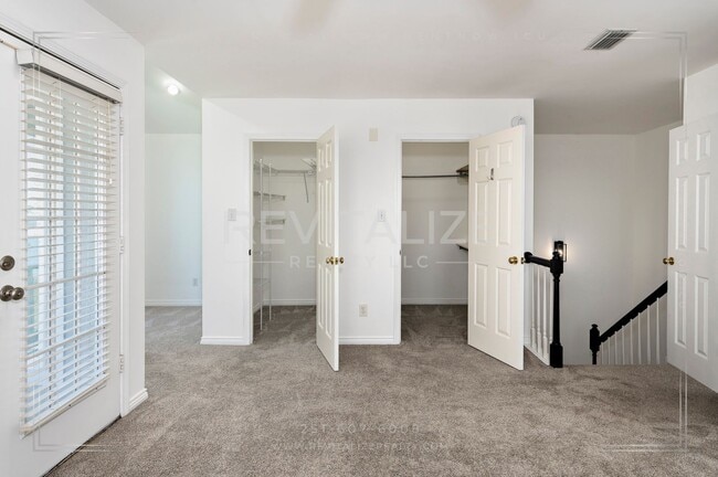 Building Photo - Charming 3-Level Home with Water Access in...