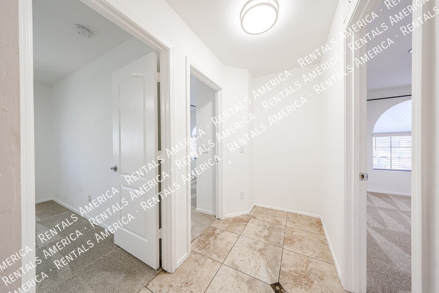 Building Photo - 13041 W Mauna Loa Ln