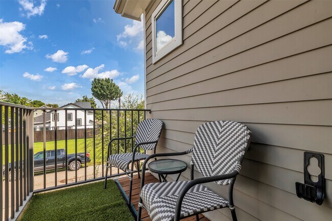 Building Photo - 5021 Nichols St