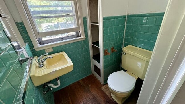 Building Photo - $2,100 | 4 Bedroom, 2 Bathroom Multi Floor...