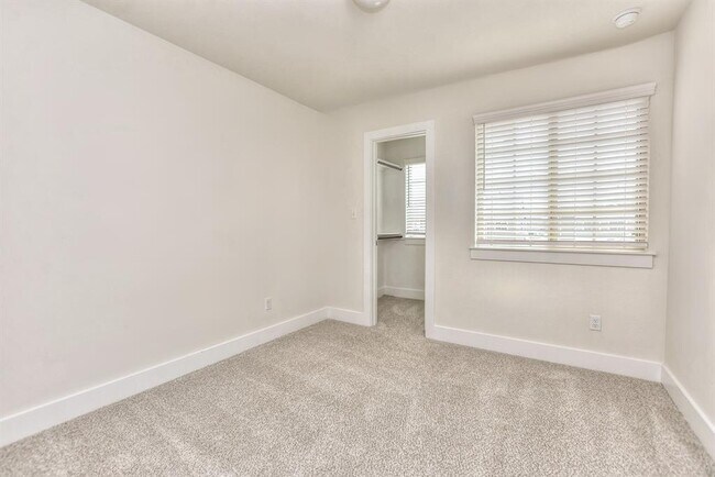 Building Photo - 420 White Steppe Way