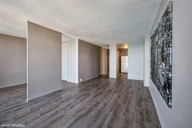 Building Photo - 6700 S South Shore Dr