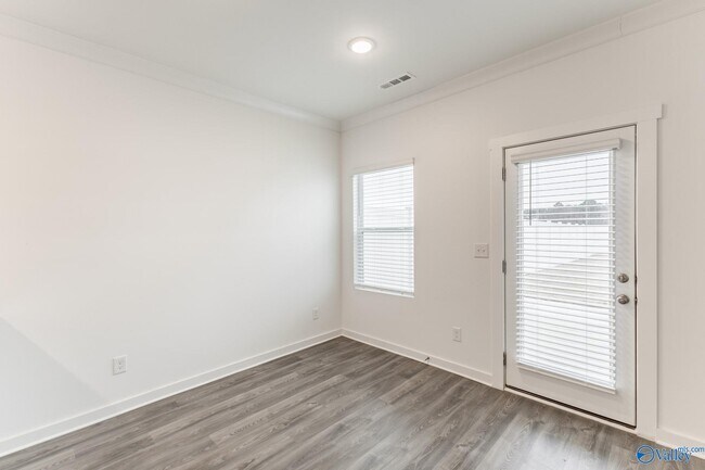 Building Photo - 7502 Discovery Pt Dr NW