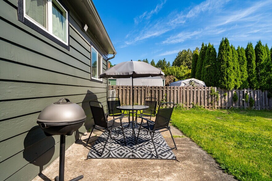 Building Photo - 140 4th St