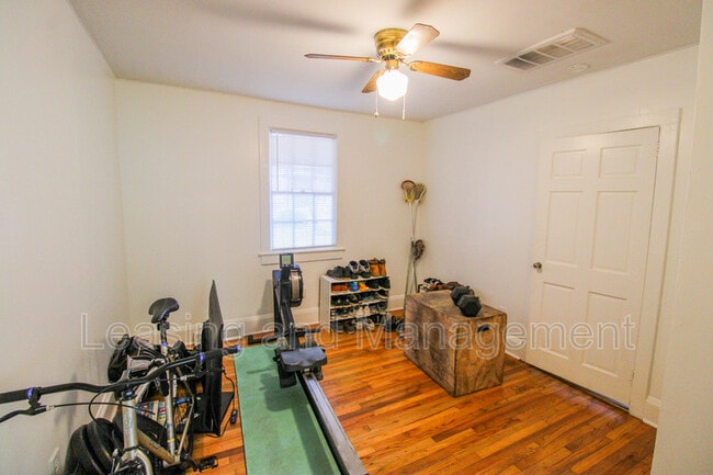 Building Photo - 1709 Mulmar St