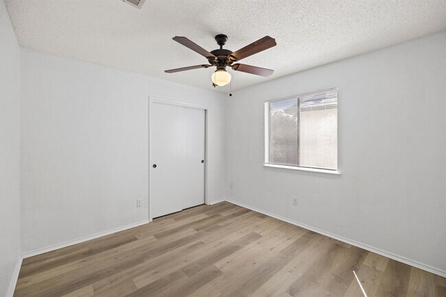 Building Photo - 8703 Cretys Cove