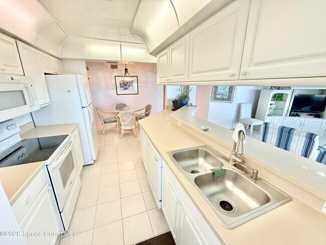 Building Photo - 425 Buchanan Ave