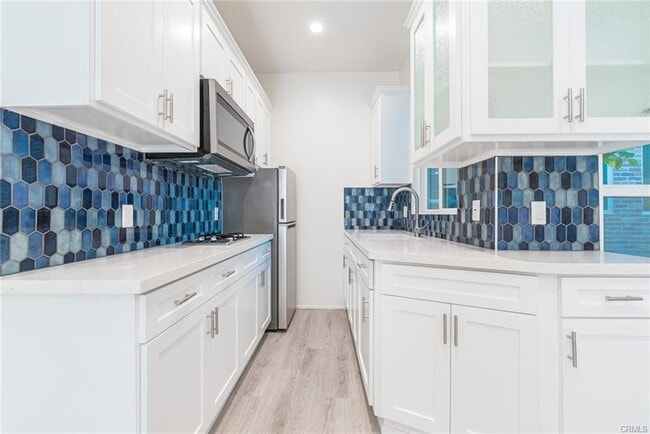 Building Photo - 305 Main St