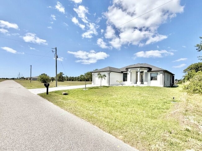 Building Photo - 20 Coxswain Dr