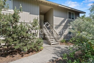 Building Photo - Beautiful and remodeled 1-Bedroom Apartmen...