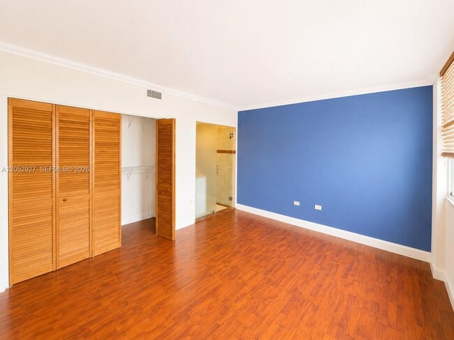 Building Photo - 825 Brickell Bay Dr