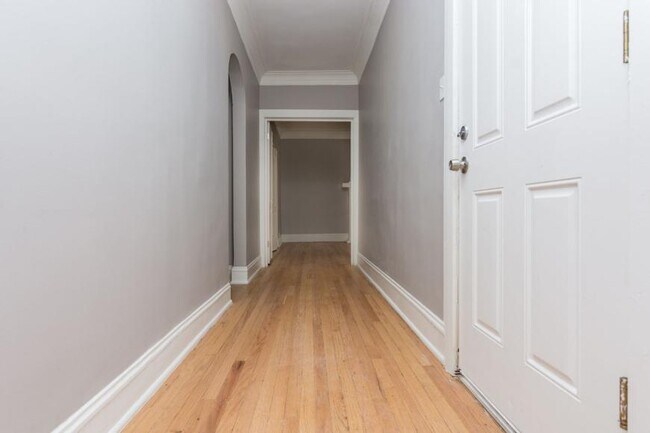 Building Photo - 3 bedroom in Chicago IL 60649