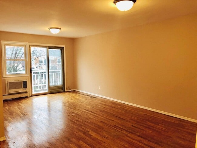 Building Photo - 135-32 82nd Ave