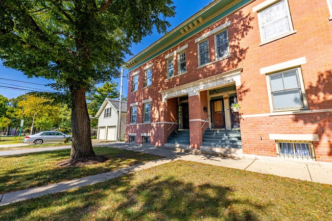 Primary Photo - 612 Randolph St