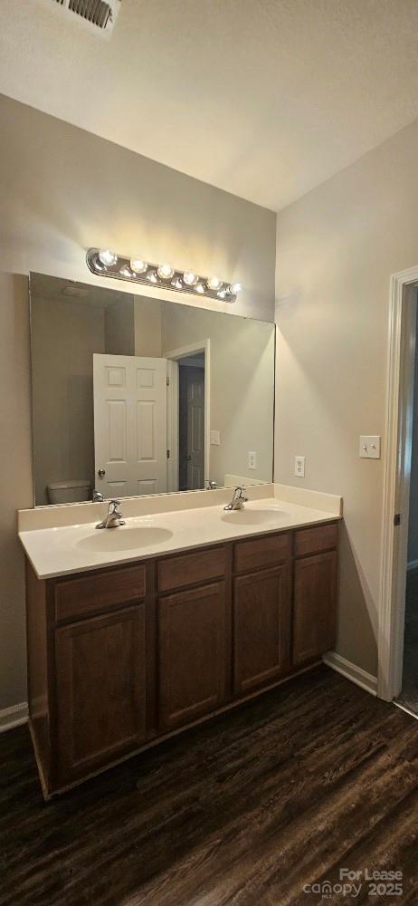 Building Photo - 2715 Meadow Knoll Dr