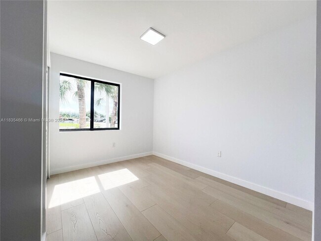 Building Photo - 2555 SW 67th Ave
