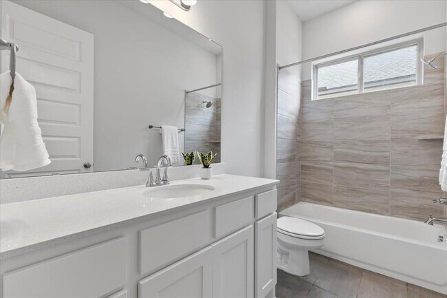 Building Photo - 271 Eclipse Dr