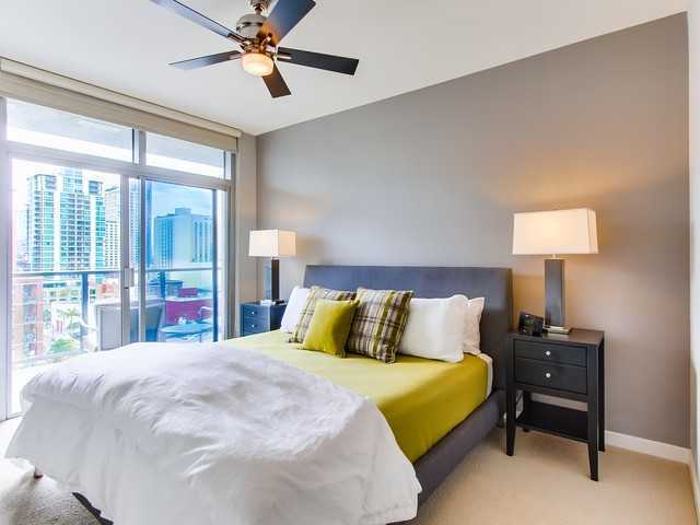 Building Photo - Gorgeous Downtown Condo with Spacious Floo...