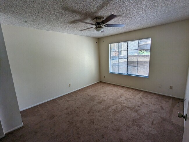 Building Photo - 2 Bedroom 2 Bathroom in Tempe! Water, Sewe...