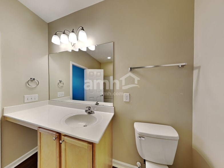 Building Photo - 89 Norwich Dr