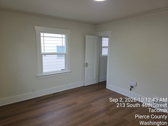 Building Photo - 213 S 46th St