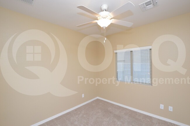Building Photo - 40937 N Linden St