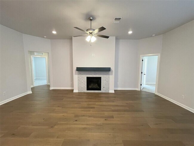 Building Photo - 413 Irish Ln
