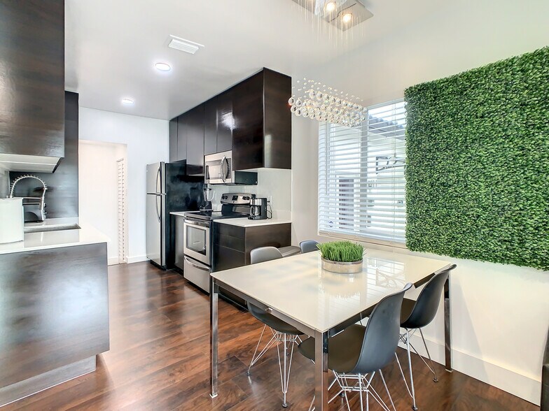 Building Photo - 2714 SW 36th Ave