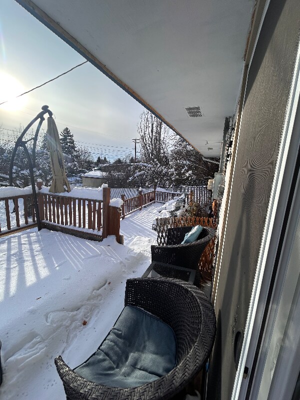 Building Photo - 822 12th St W