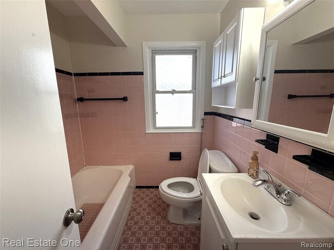 Building Photo - 6991 Colonial St