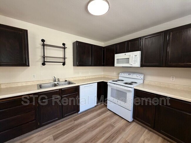 Building Photo - 462 W 300 N