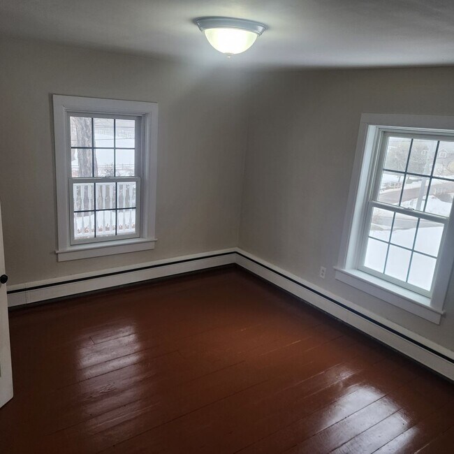 Building Photo - 4BR/1BA Home In East Haddam