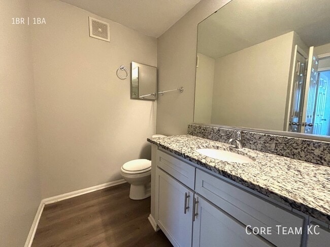 Building Photo - 701 Westport Rd