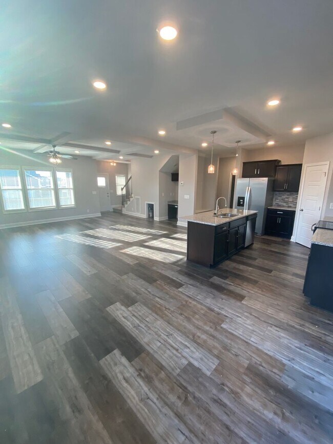 Building Photo - 1/2 off 1st months rent