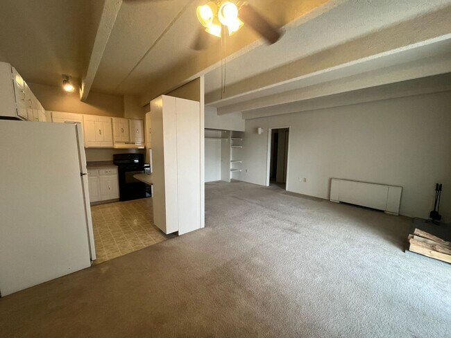Building Photo - 551 N Pearl St